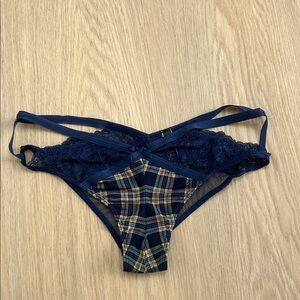Victoria's Secret Very Sexy Navy Cheeky Panty M